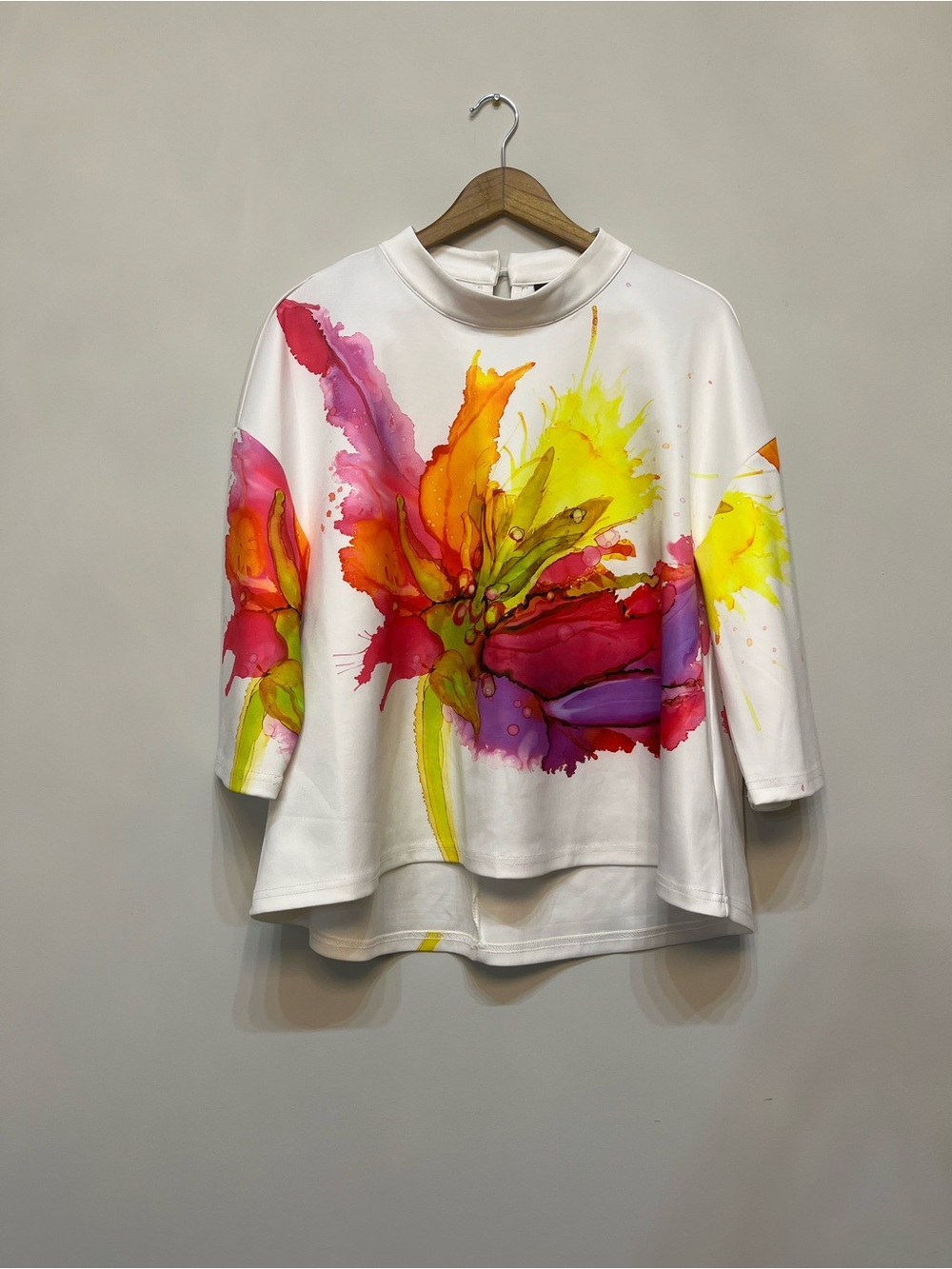 STYLEWE White Tunic Top with Vibrant Watercolor Floral Print
